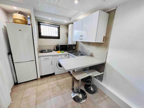 Photo de la galerie de l'établissement Le Rionde, Apt 2 Prs, 300 m plages, climatisation, à Antibes