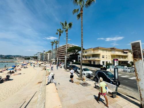 Photo de la galerie de l'établissement Le Rionde, Apt 2 Prs, 300 m plages, climatisation, à Antibes