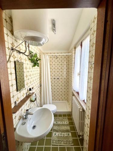Ένα μπάνιο στο Casa Castanea - Garda Hideaway