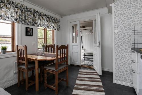 Gallery image of Grindstugan - Centralt och trevligt hus i Nora in Nora