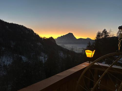 a view of a mountain at sunset with a yellow sign at Veitenhof im Kaisertal, nur nach 30 minütigem Spaziergang erreichbar, only after 30 minutes walk reachable in Ebbs