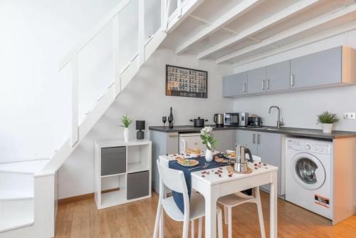 Two-room apartment San Babila Milan