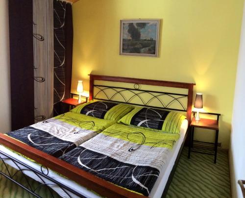 En eller flere senge i et værelse på Vila Anna