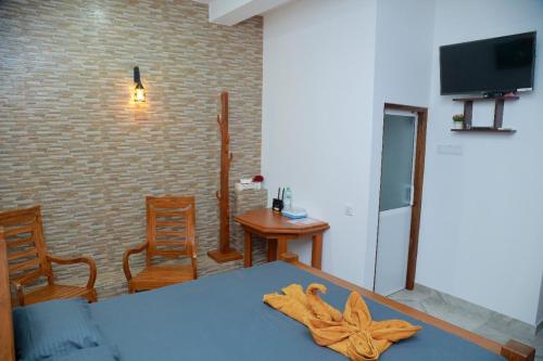 a bedroom with a bed with a wooden star on it at Star Rain Tour Inn in Ratnapura