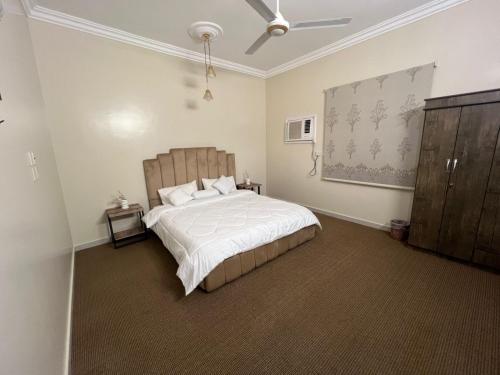 Ένα ή περισσότερα κρεβάτια σε δωμάτιο στο نزل الرحاب -للعائلات فقط-