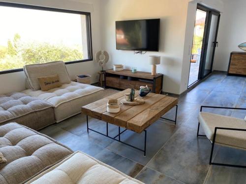 Photo de la galerie de l'établissement Panoramic sea view house, à Fréjus