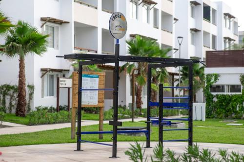 a bus stop in front of a building at Departamento a 5 min de la playa, Cerritos in Mazatlán