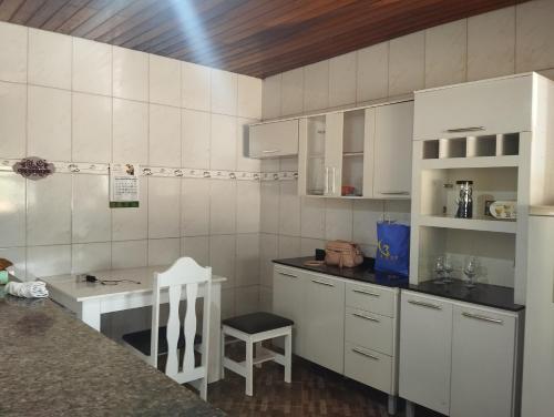 Kuchyň nebo kuchyňský kout v ubytování Chácara Lopes