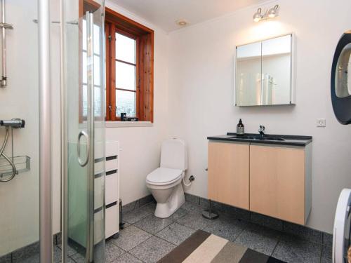 a bathroom with a toilet and a sink at Charming Retreat in Sydjylland - By Traum Ferienwohnungen in Hovborg