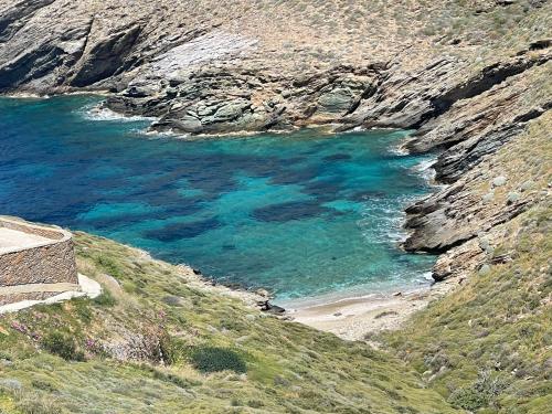 Photo de la galerie de l'établissement Waterfront Luxurious Villa - Kea Island, à Melissaki