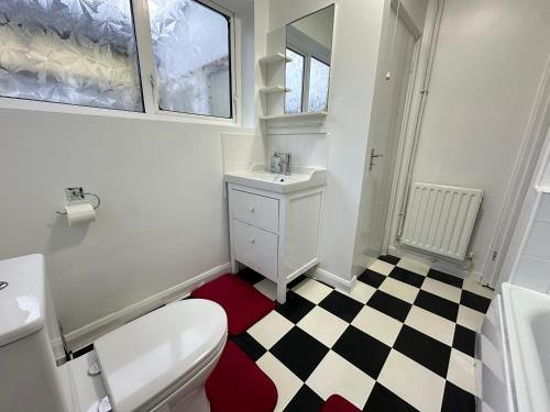 a bathroom with a black and white checkered floor at Large double room in Portsmouth - Mayhall Rd in Portsmouth