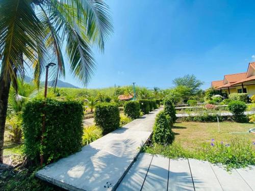 Taman di luar Koh Yao Yai Resort Ta & Yai ที่พักเกาะยาวใหญ่ตากับยายรีสอร์ท