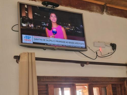 Recanto Videira Rota do Vinhoにあるテレビまたはエンターテインメントセンター