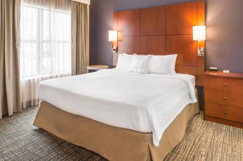 a large white bed in a hotel room at Residence Inn Lexington Keeneland/Airport in Lexington