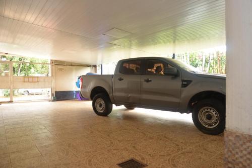 a gray truck parked in a garage at Departamentos temporarios La Nueva Costanera in Posadas
