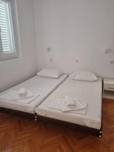 Apartments with parking space Novalja, Pag - 23569