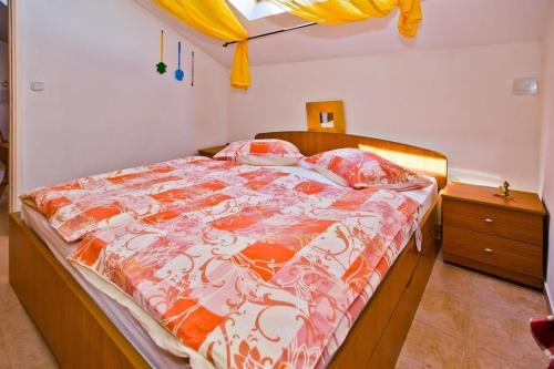 Apartments with parking space Hvar - 23674