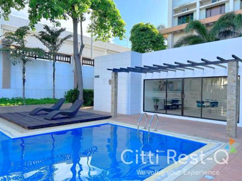 Bazén v ubytování Affordable Stay with Free Pool, Netflix & Wifi Alabang SC2 nebo v jeho okolí