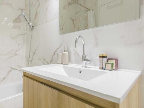Apartment near 1 BDR 4P La Villette