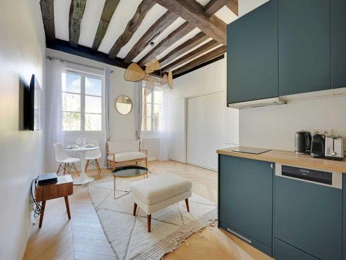 Modern getaway for two - Marais Place Vosges