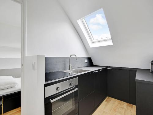 Nice 2 rooms refurbished - MOULIN ROUGE Pigallle - BAIL MOBILITE