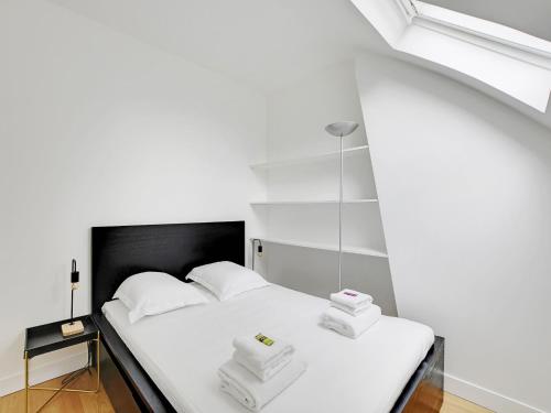 Nice 2 rooms refurbished - MOULIN ROUGE Pigallle - BAIL MOBILITE