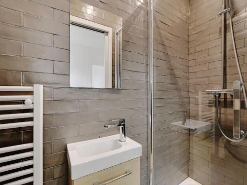 Nice 2 rooms refurbished - MOULIN ROUGE Pigallle - BAIL MOBILITE
