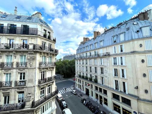 Elegance & refinement a stone's throw from Louvre