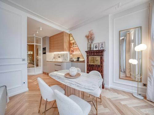 Elegance & refinement a stone's throw from Louvre