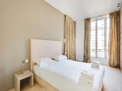Elegant aprt- 2BDR 4P Close to the Champs Elysées