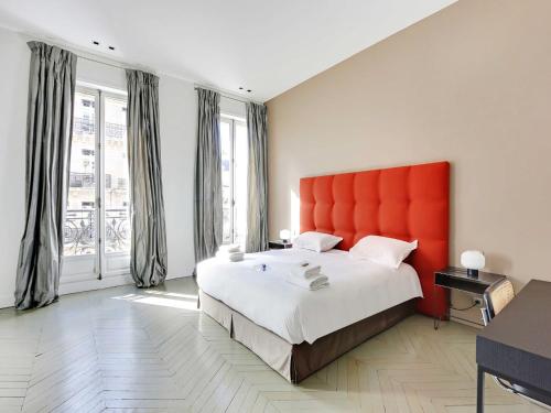 Elegant aprt- 2BDR 4P Close to the Champs Elysées
