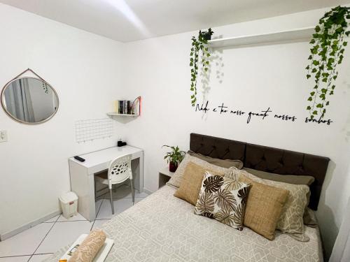 Postel nebo postele na pokoji v ubytování Quarto Encantado