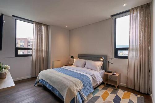 Postel nebo postele na pokoji v ubytování Caluce Apt 5A by LetoH