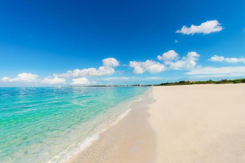 a sandy beach with the water and sky at Hidden Haven III - Cozy Studio in The Bight Settlements