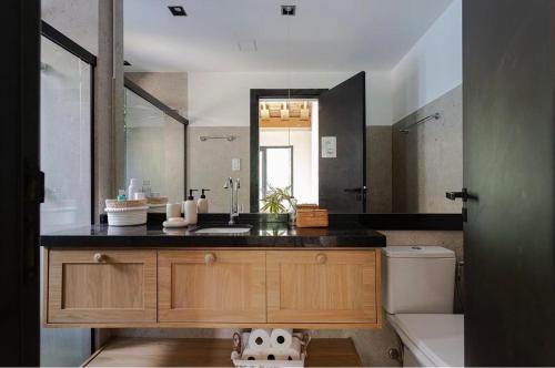 a bathroom with a sink and a toilet at Casa Ingá - Charme e privacidade na Praia do Forte in Praia do Forte