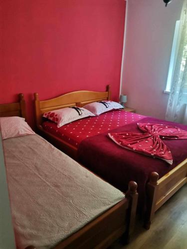 two beds sitting next to each other in a room at Apartament Nemira in Slănic-Moldova