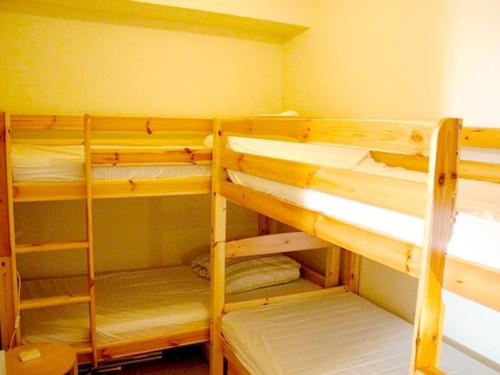 Postel nebo postele na pokoji v ubytování Appartement 6 pers, Wi-Fi, proche pistes ski, garage privé, vue lac et montagnes - FR-1-814-24