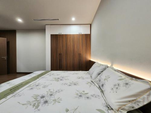 Postel nebo postele na pokoji v ubytování 3 Bedroom Tiện Nghi Tại The Matrix One