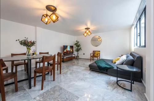 a living room with a couch and a table at Departamento en Coyoacán 8 in Mexico City