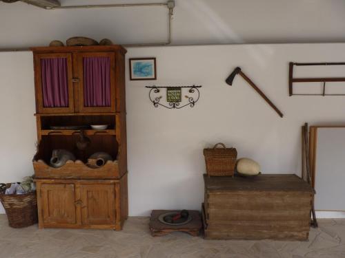 a room with a wooden cabinet and a shelf at Refugio da Ti Maria in Batalha