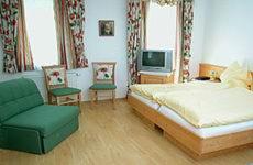 Cama o camas de una habitación en Pension Hiesel-Villa Untersbergblick