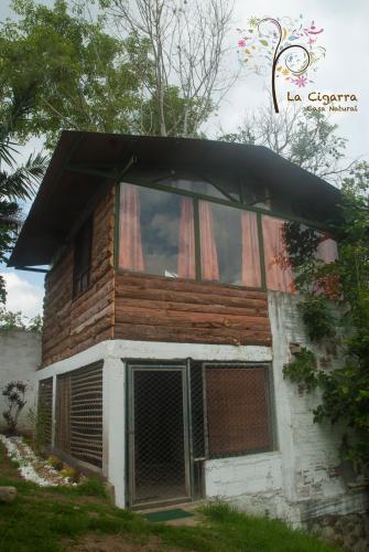 a house with a window on the side of it at La Cigarra Casa de Huéspedes in Salento