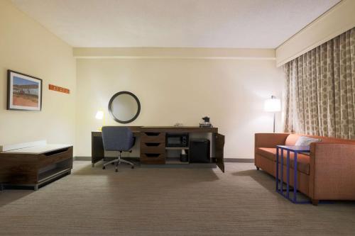 Χώρος καθιστικού στο Hampton Inn Raleigh/Garner
