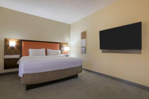 Μια τηλεόραση ή/και κέντρο ψυχαγωγίας στο Hampton Inn Raleigh/Garner