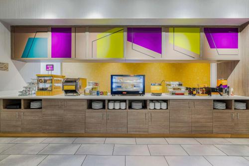 Køkken eller tekøkken på Home2 Suites By Hilton Colorado Springs Airport