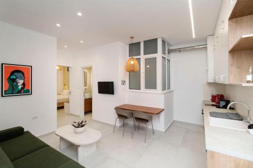 Alma & Nina Apt