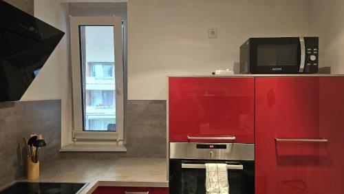 Kuchyň nebo kuchyňský kout v ubytování 80 m2 moderne und zentrale Wohnung in Hannover mit eigenem Parkplatz