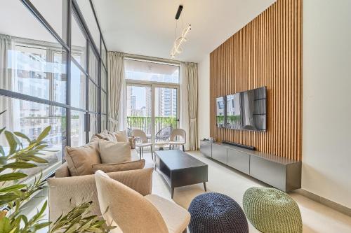 Elegant 2BR Living Steps from Dubai Hills Park