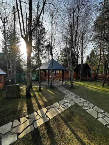 Taman di luar Sękata Chata - drewniany domek z jacuzzi