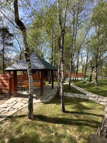 Taman di luar Sękata Chata - drewniany domek z jacuzzi